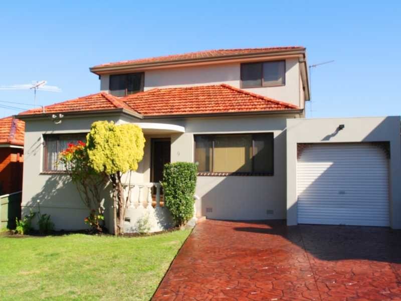 9 Flatrock Road, Kingsgrove NSW 2208