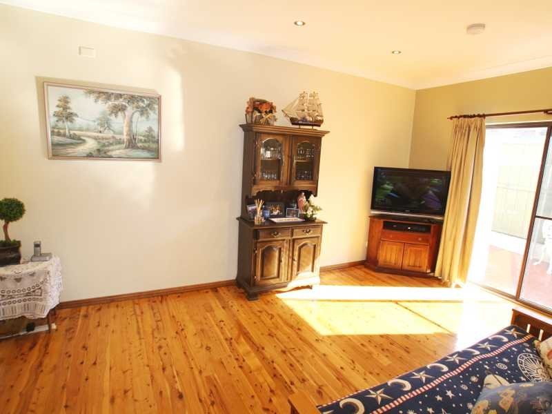 9 Flatrock Road, Kingsgrove NSW 2208