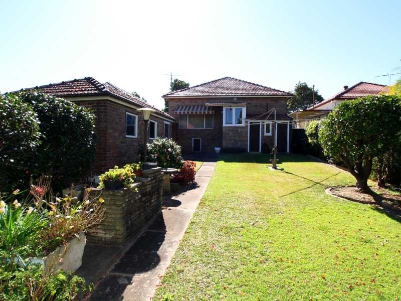 8 Carrisbrook Avenue, Bexley North NSW 2207