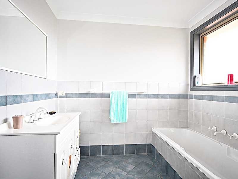 85 Lindeman Crescent, Green Valley NSW 2168