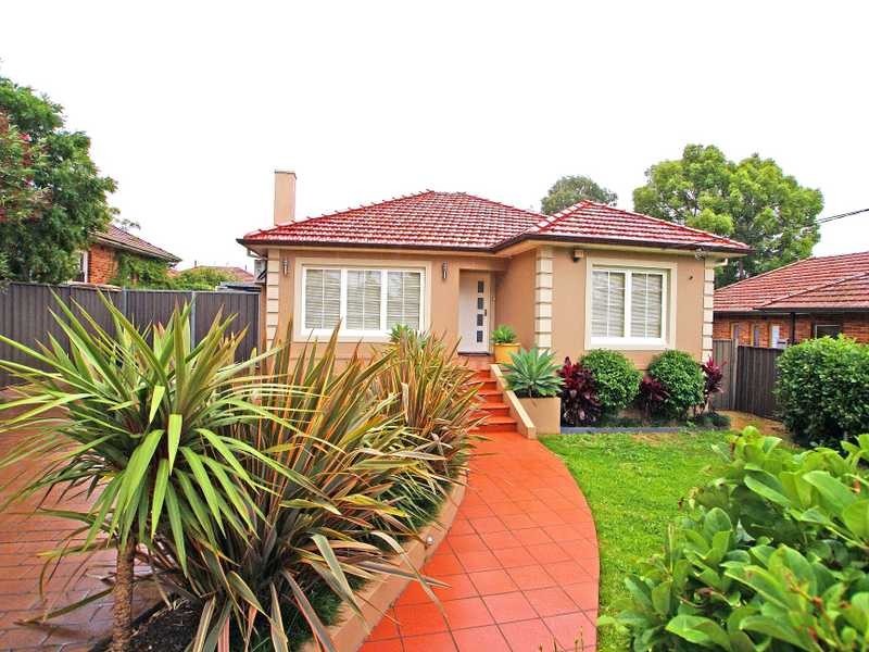 17 Kilkee Avenue, Kingsgrove NSW 2208