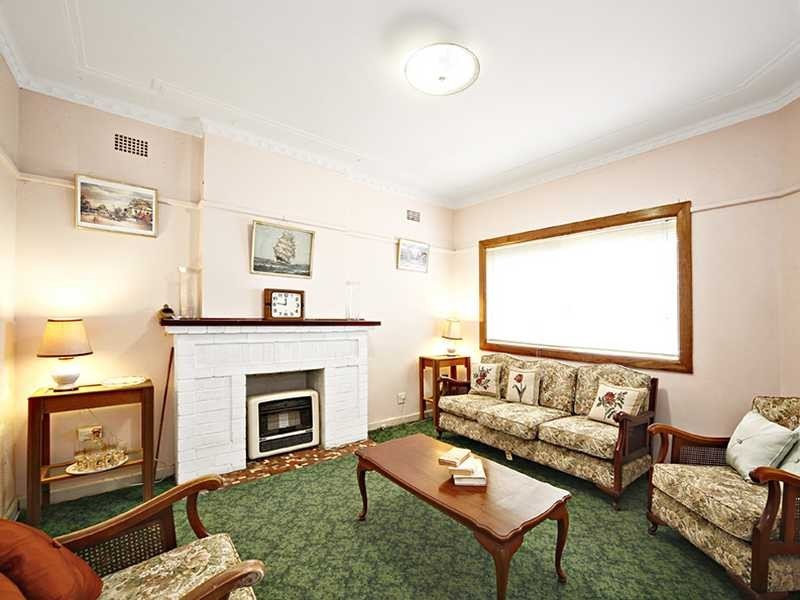 4 Potts Street, Kingsgrove NSW 2208