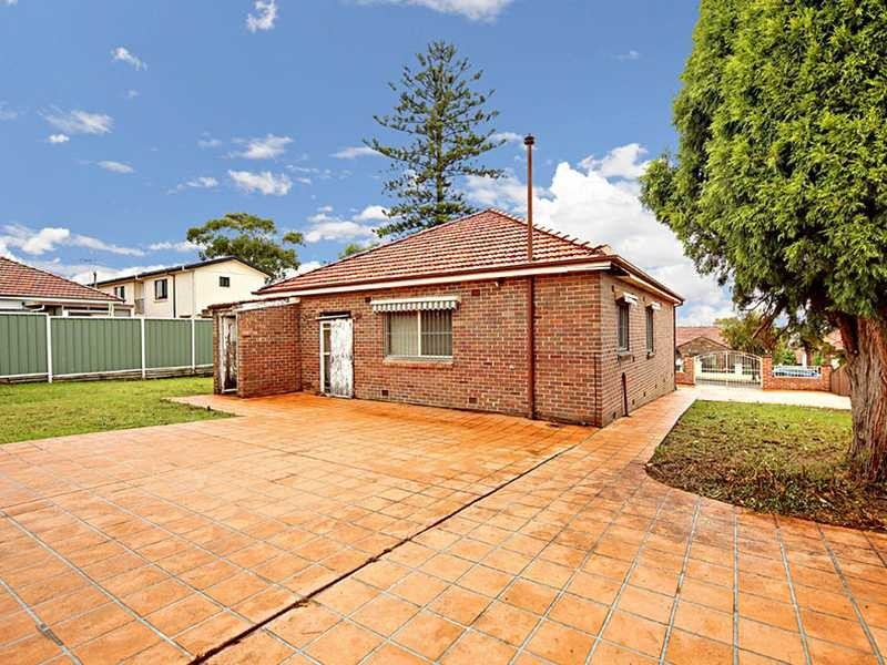 4 Potts Street, Kingsgrove NSW 2208