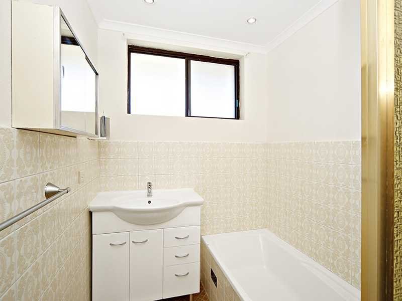 6/1-3 London Street, Campsie NSW 2194