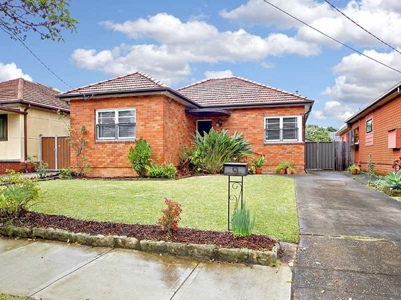 9 Rosebank Avenue, Kingsgrove NSW 2208