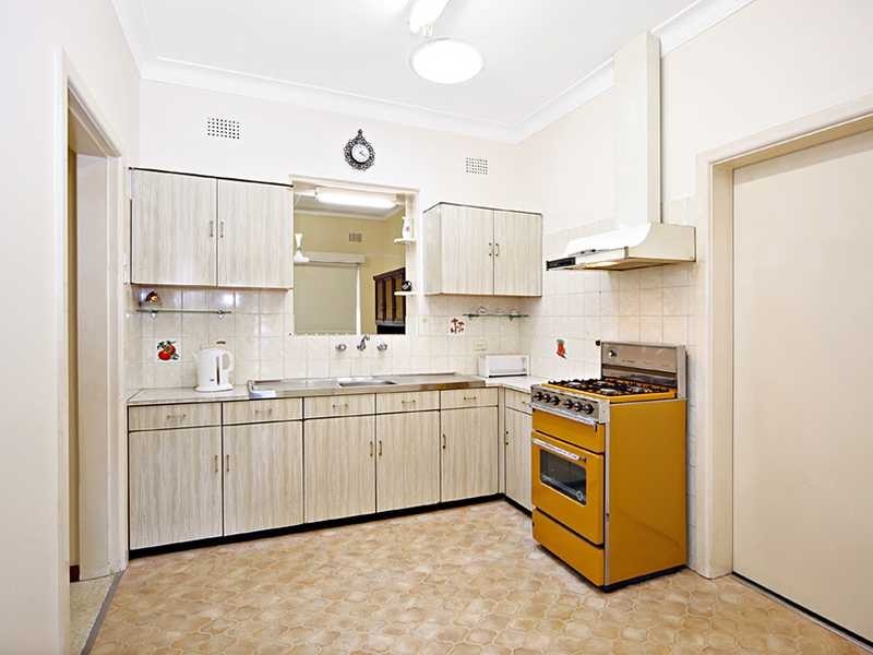 9 Rosebank Avenue, Kingsgrove NSW 2208