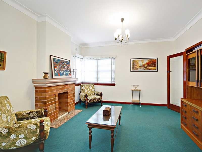 9 Rosebank Avenue, Kingsgrove NSW 2208