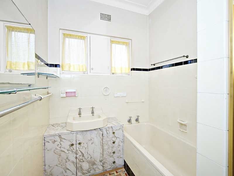 9 Rosebank Avenue, Kingsgrove NSW 2208