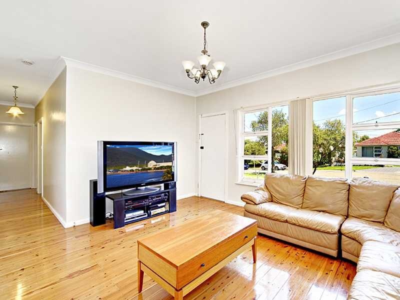 2 Carol Crescent, Roselands NSW 2196