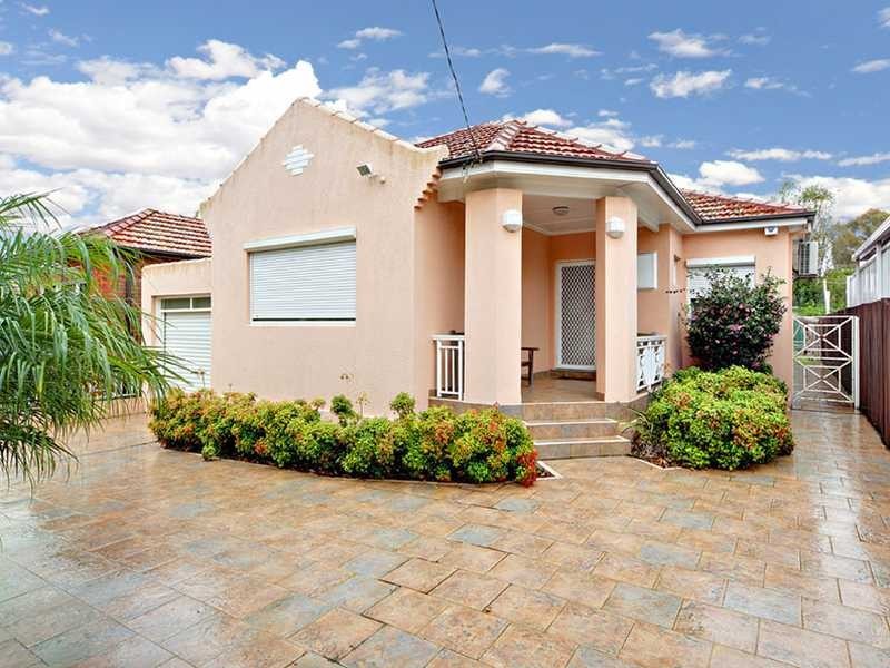 70 Rosemeath Avenue, Kingsgrove NSW 2208