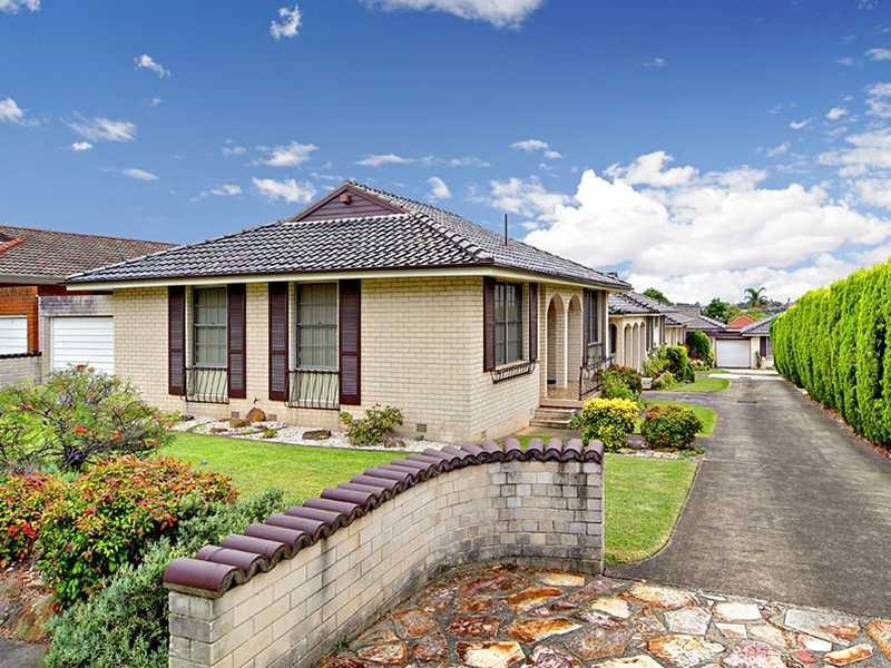 1/7 Narramore Street, Kingsgrove NSW 2208