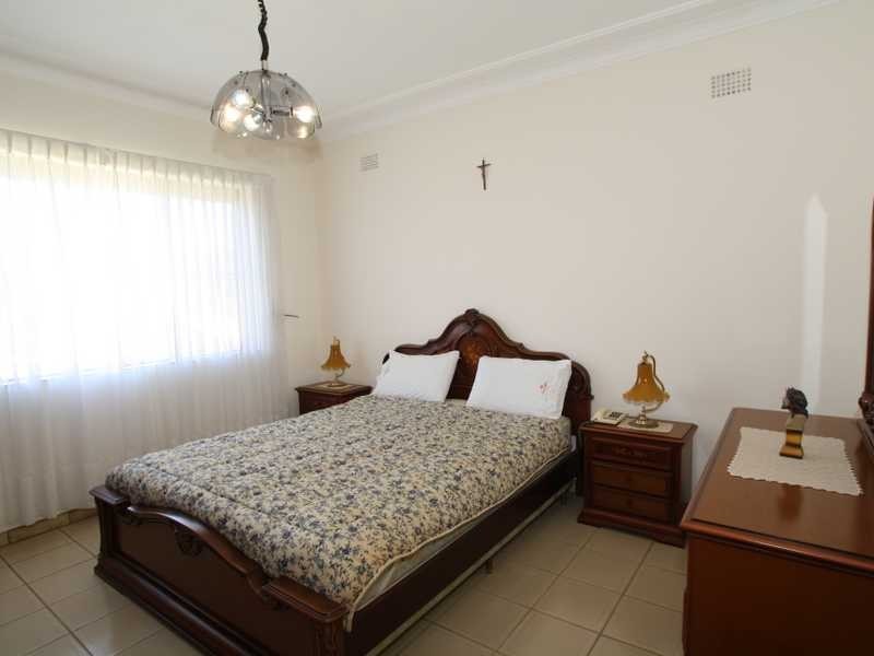 22 Rolestone Avenue, Kingsgrove NSW 2208