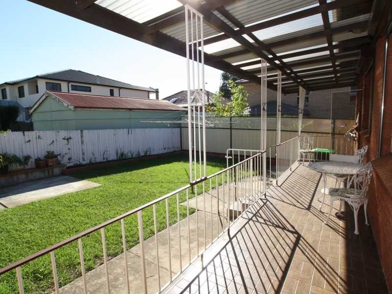 22 Rolestone Avenue, Kingsgrove NSW 2208