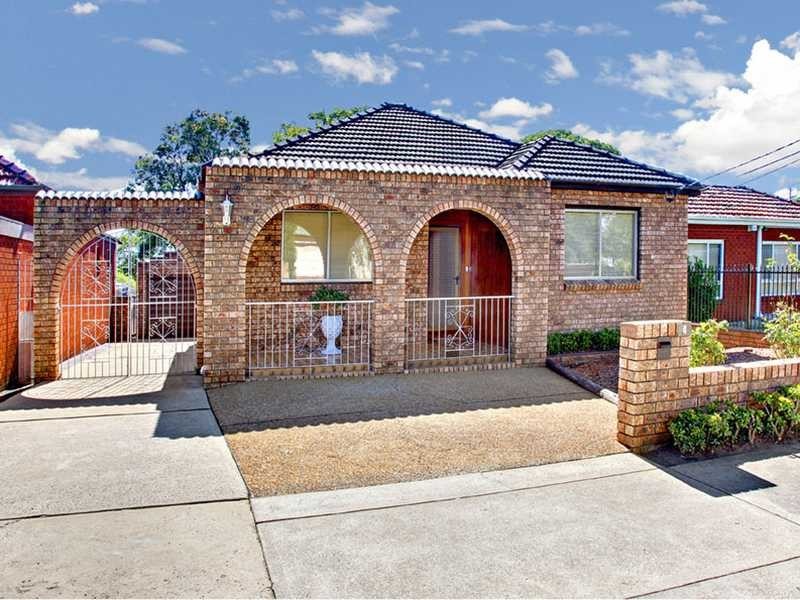 4 Barnards Avenue, Hurstville NSW 2220