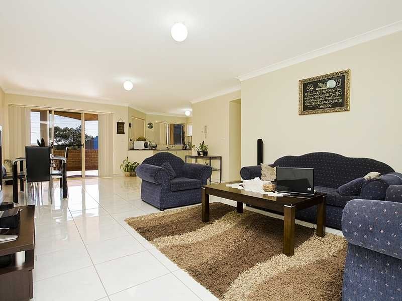 2/1 Hillview Street, Roselands NSW 2196