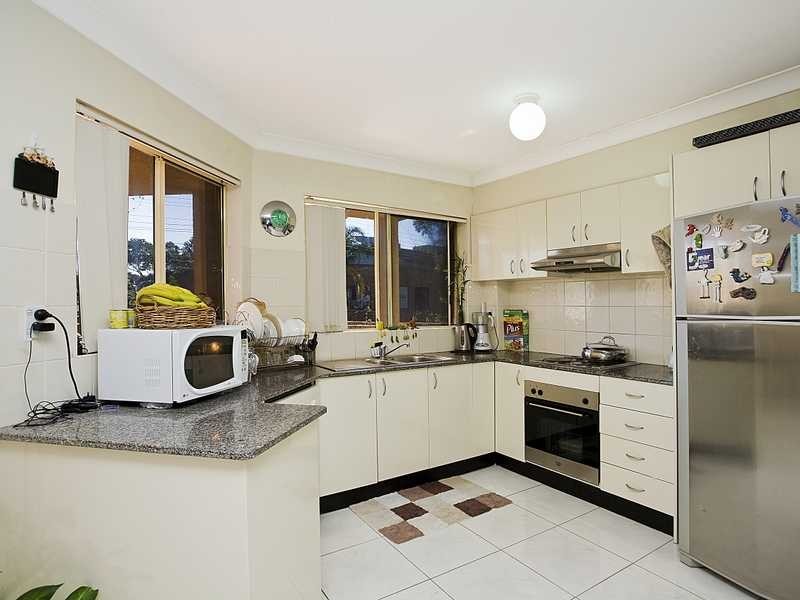 2/1 Hillview Street, Roselands NSW 2196