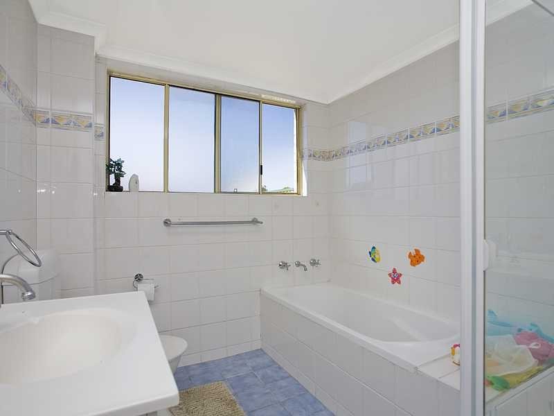 2/1 Hillview Street, Roselands NSW 2196