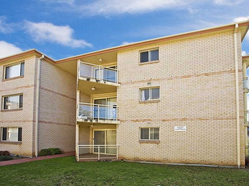 2/1 Hillview Street, Roselands NSW 2196