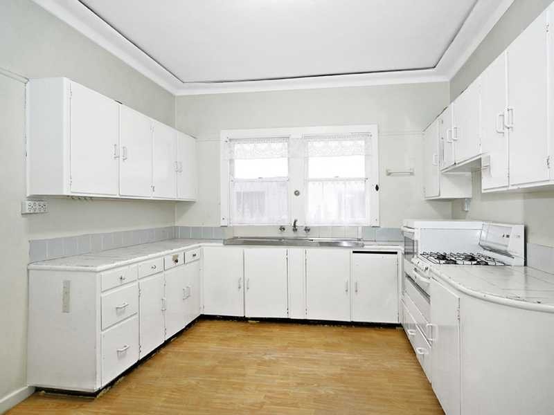 10 Bonalbo Street, Kingsgrove NSW 2208