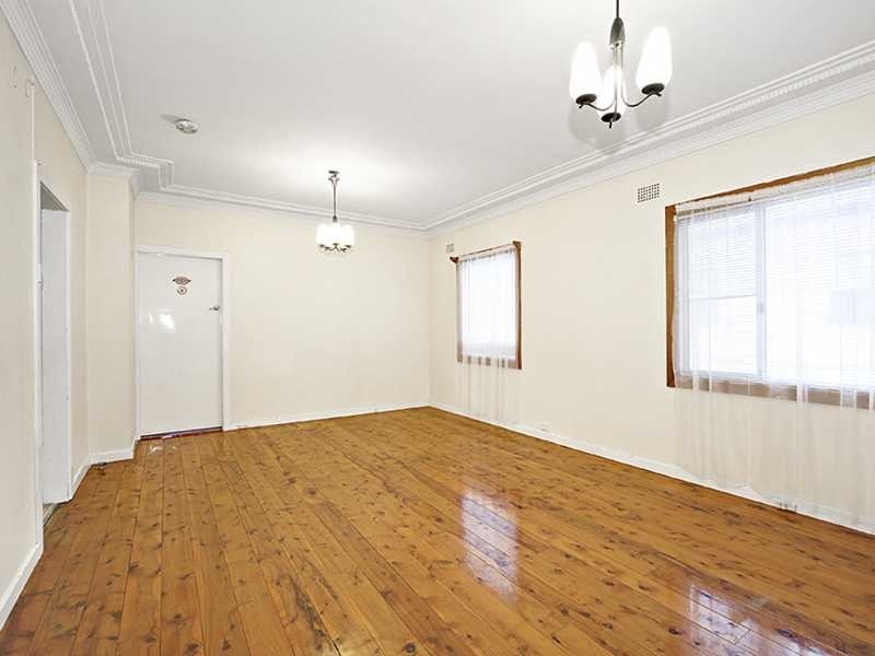 10 Bonalbo Street, Kingsgrove NSW 2208