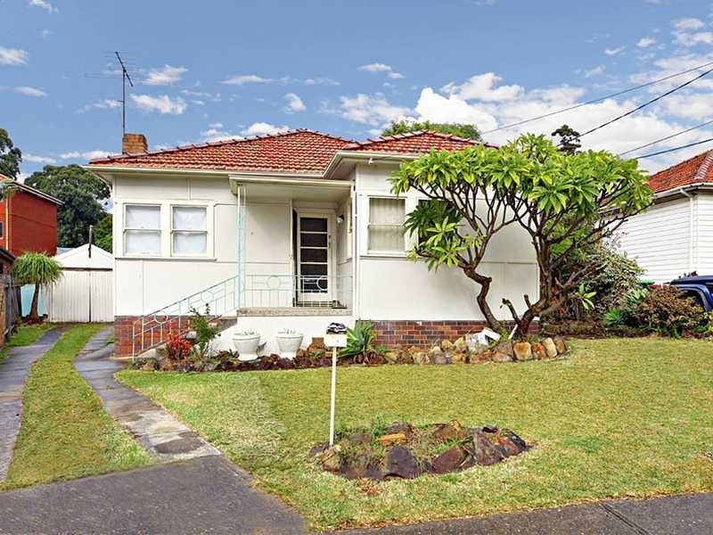 4 Hilton Avenue, Roselands NSW 2196