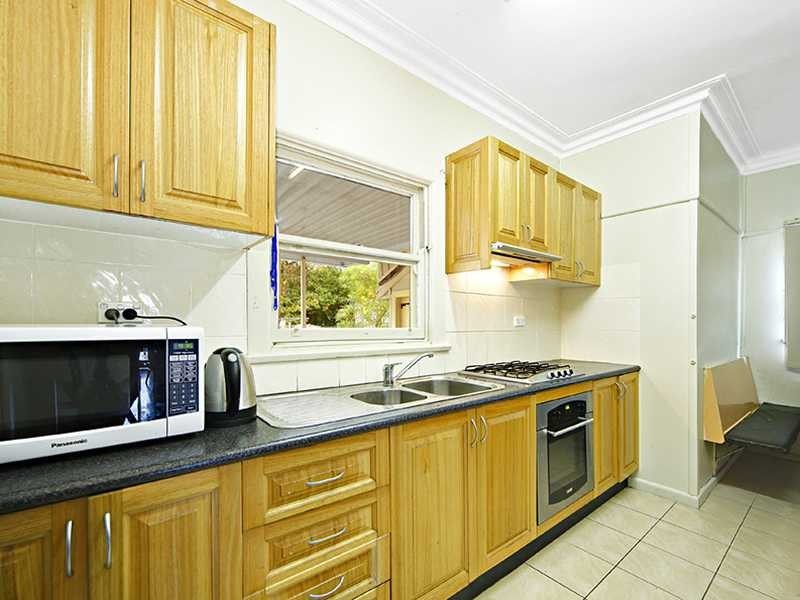 4 Hilton Avenue, Roselands NSW 2196