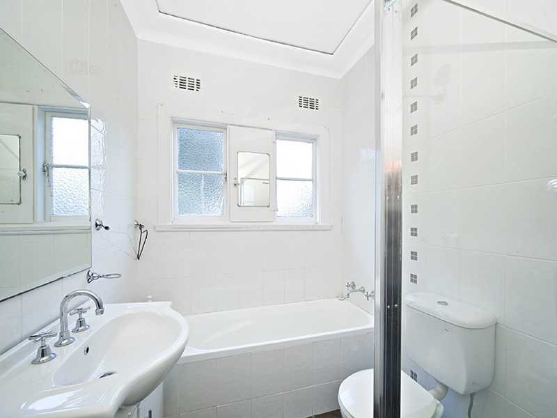 4 Hilton Avenue, Roselands NSW 2196