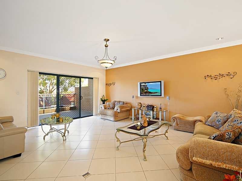 1 Junee Crescent, Kingsgrove NSW 2208