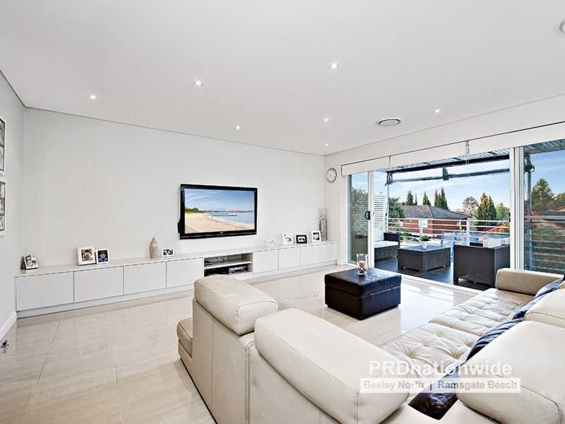 5 Rolestone Avenue, Kingsgrove NSW 2208