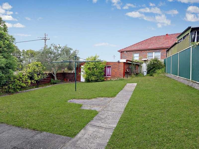 23 Beaconsfield Avenue, Kingsgrove NSW 2208