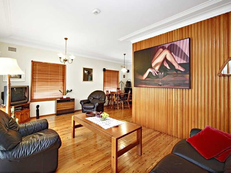 9 Manins Avenue, Kingsgrove NSW 2208