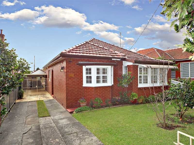 19 Dowsett Road, Kingsgrove NSW 2208