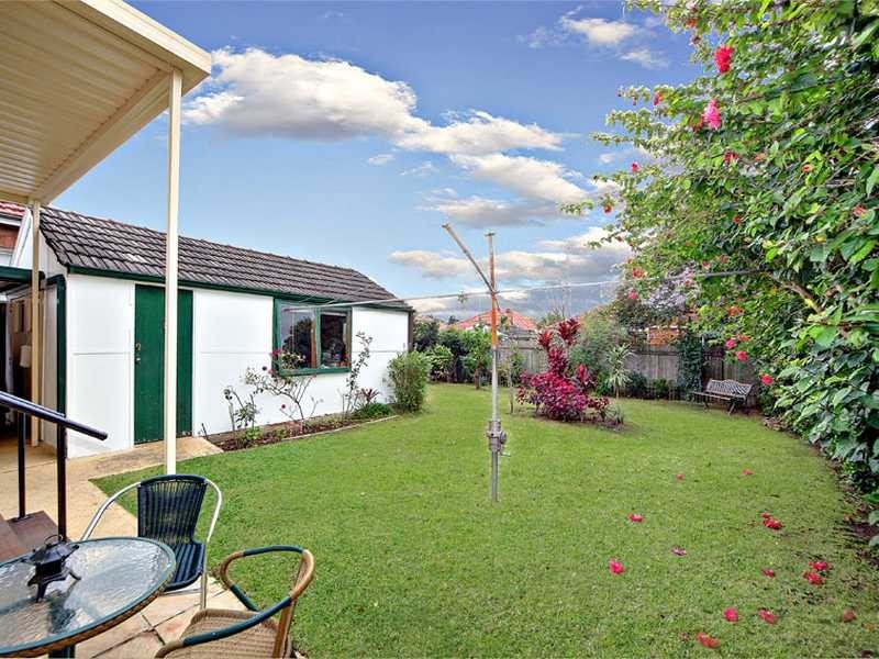 19 Dowsett Road, Kingsgrove NSW 2208