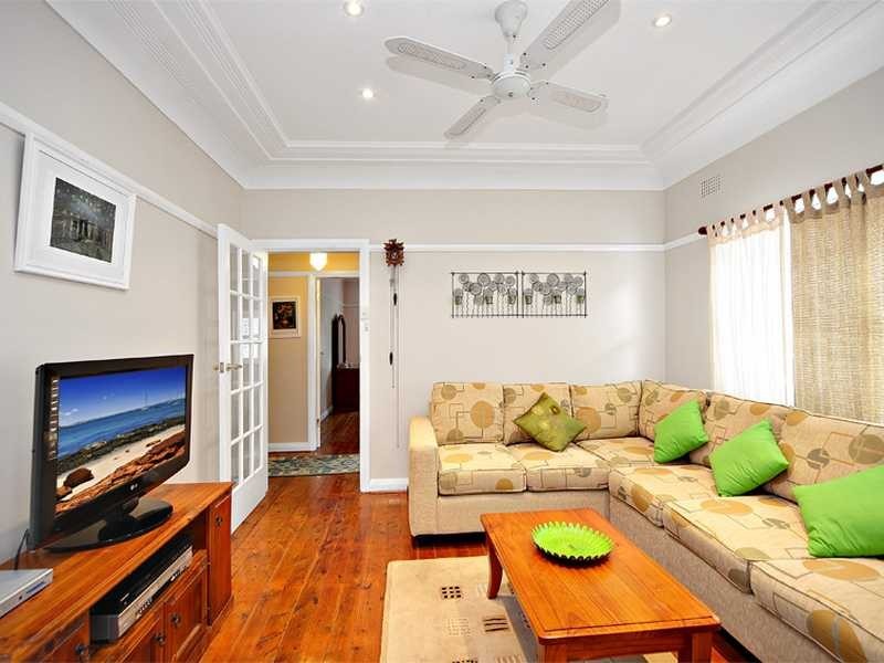 19 Dowsett Road, Kingsgrove NSW 2208