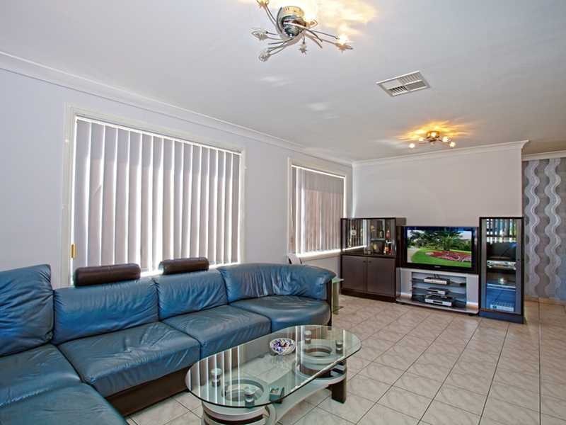 17b Eva Avenue, Green Valley NSW 2168