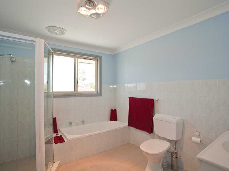 17b Eva Avenue, Green Valley NSW 2168