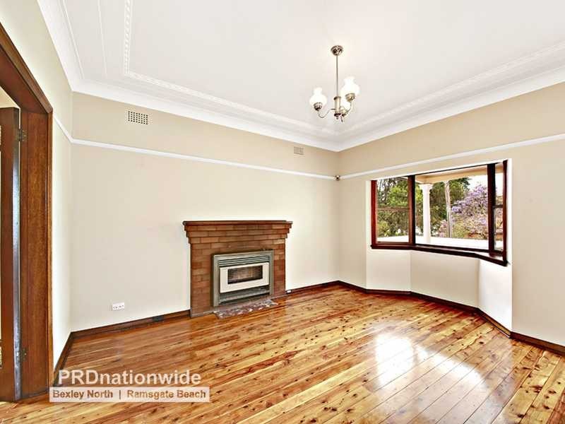 15 Monaro Avenue, Kingsgrove NSW 2208