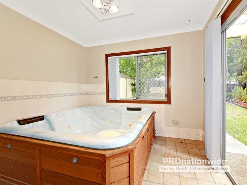 15 Monaro Avenue, Kingsgrove NSW 2208