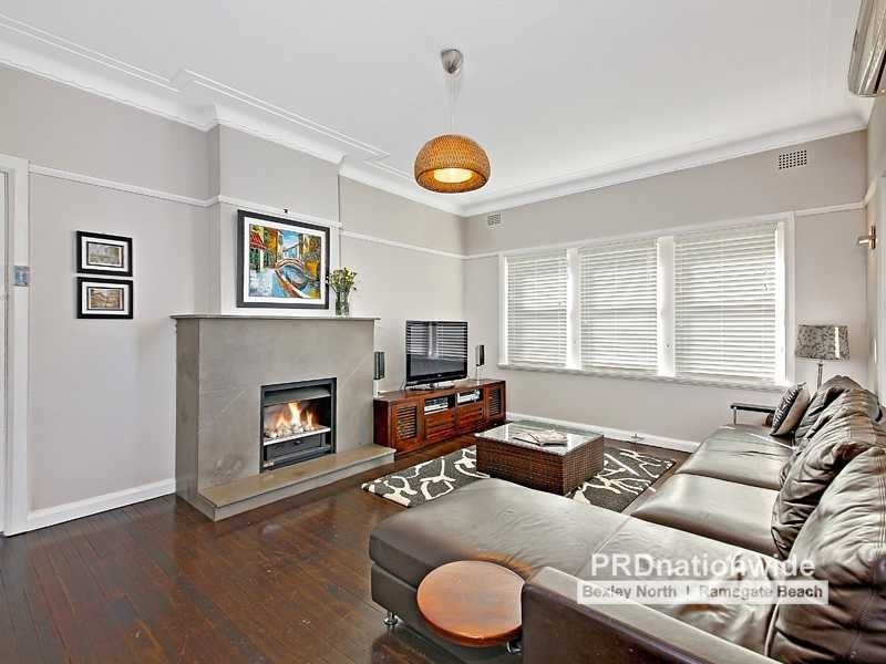 10 New England Drive, Kingsgrove NSW 2208