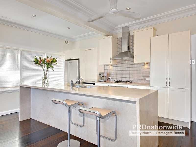 10 New England Drive, Kingsgrove NSW 2208