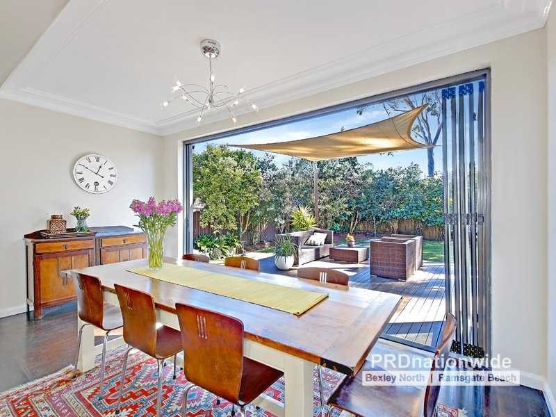 10 New England Drive, Kingsgrove NSW 2208