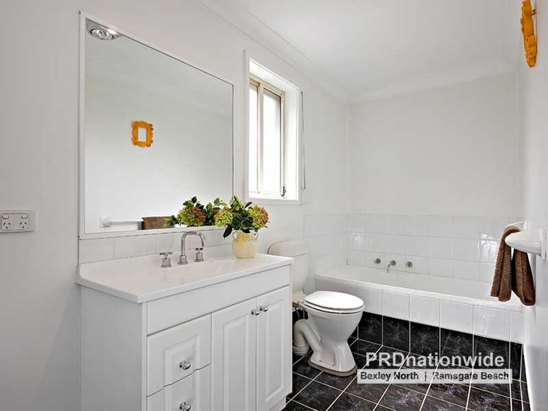 75a Glamis Street, Kingsgrove NSW 2208