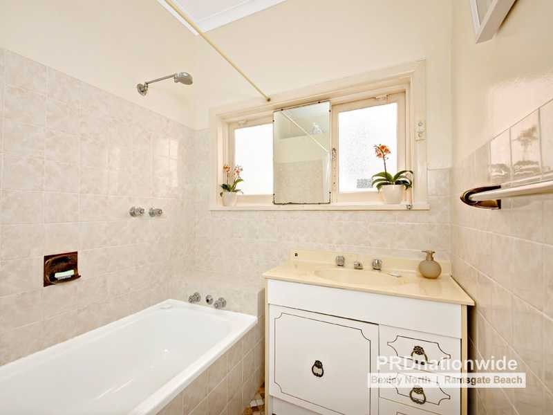 12 Rosemeath Avenue, Kingsgrove NSW 2208