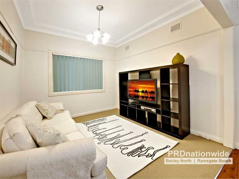 27 Rosebank Avenue, Kingsgrove NSW 2208