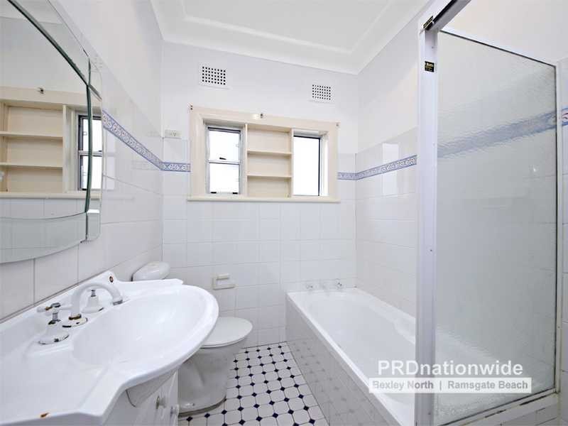 27 Rosebank Avenue, Kingsgrove NSW 2208