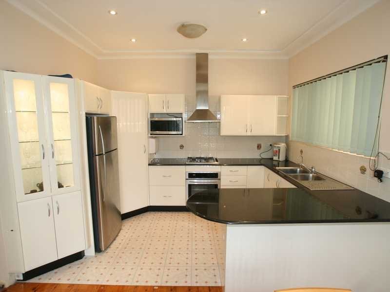 36 Como Road, Greenacre NSW 2190