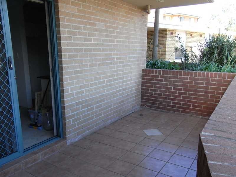 2/22-24 Sarsfield Circuit, Bexley North NSW 2207