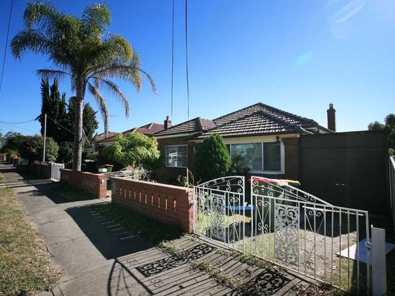 2 Kingsgrove Avenue, Kingsgrove NSW 2208