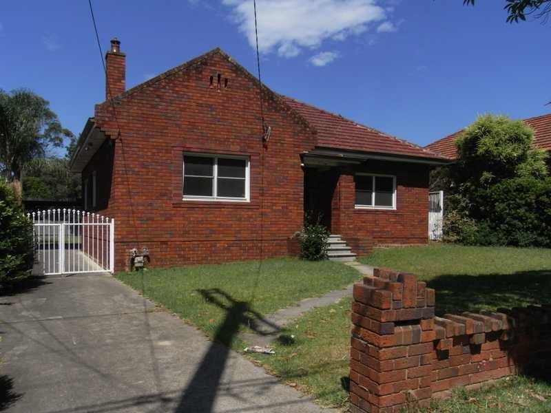 10 St Elmo Parade, Kingsgrove NSW 2208