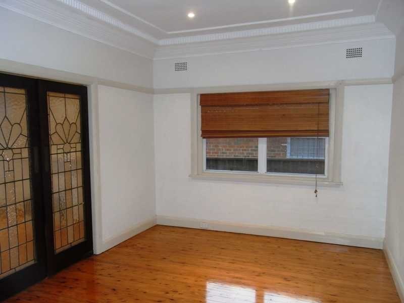 10 St Elmo Parade, Kingsgrove NSW 2208